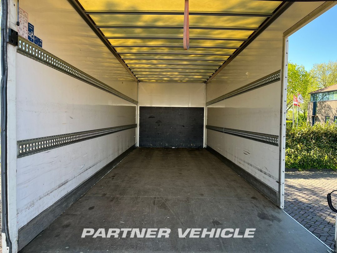 frontLeft : DAF LF 230 Kassebil
