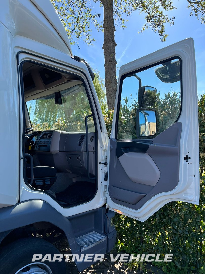 frontLeft : DAF LF 230 Kassebil