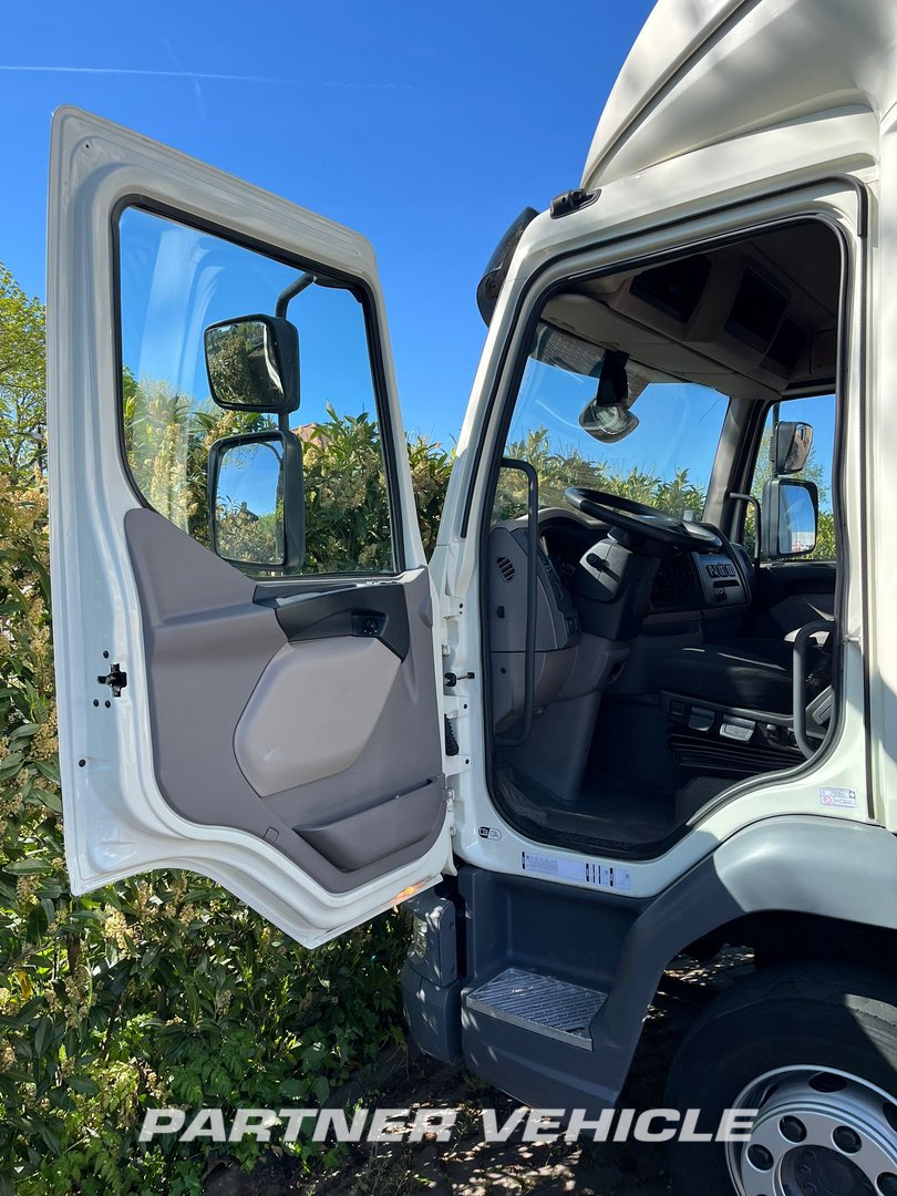frontLeft : DAF LF 230 Kassebil