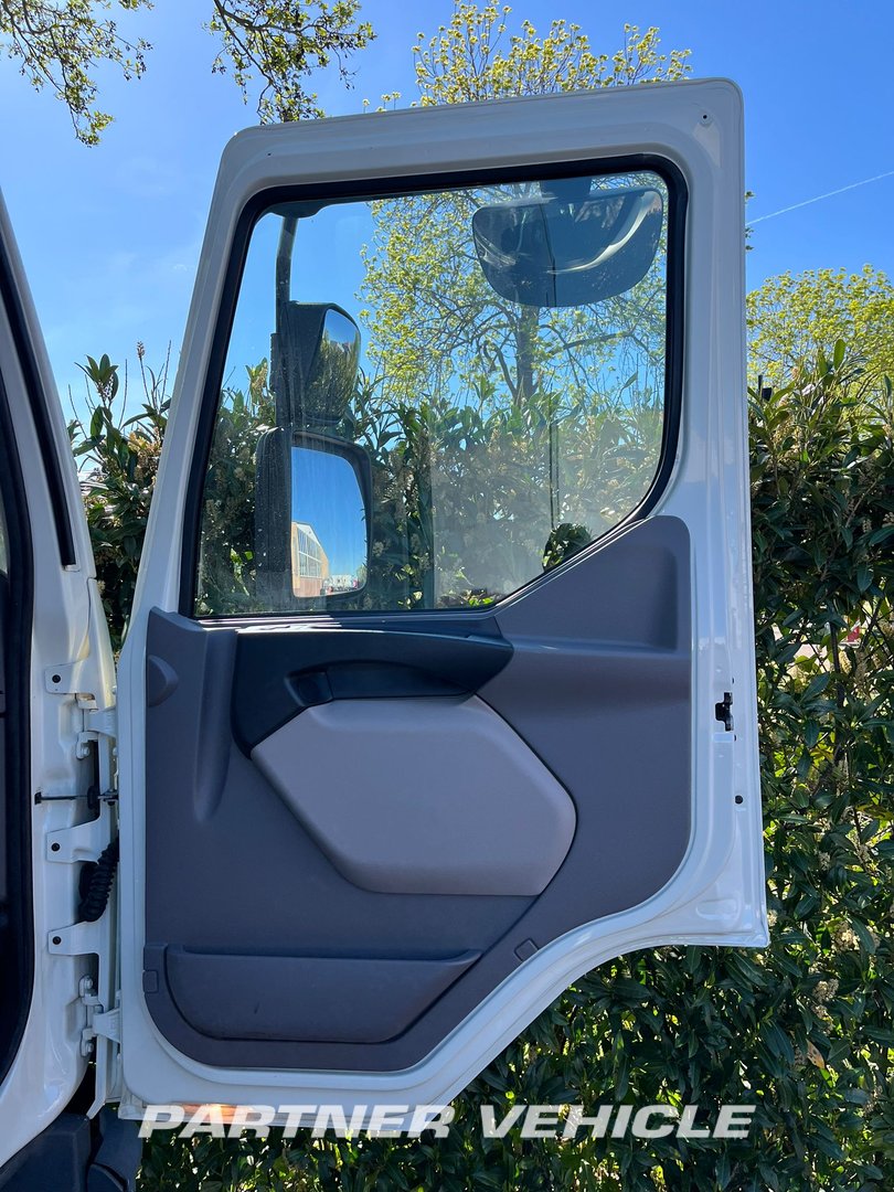 frontLeft : DAF LF 230 Kassebil
