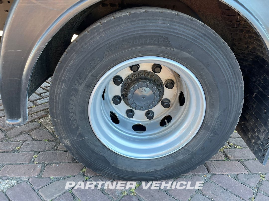 frontLeft : DAF LF 230 Kassebil