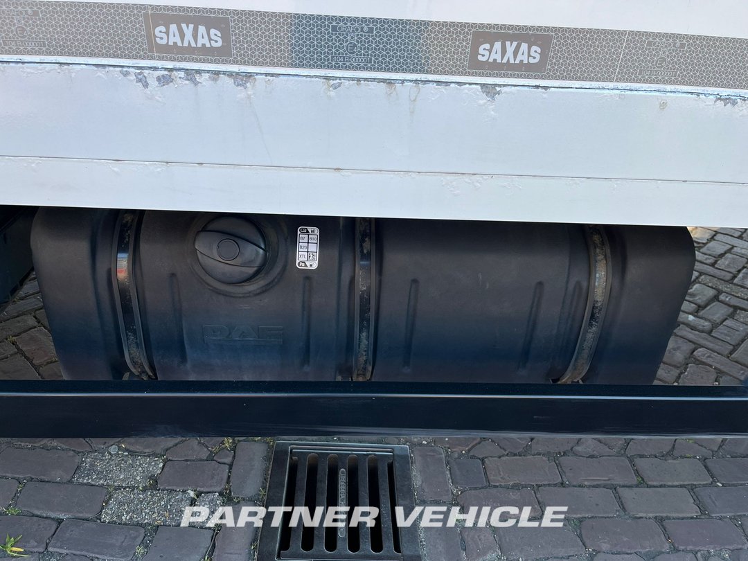 frontLeft : DAF LF 230 Kassebil