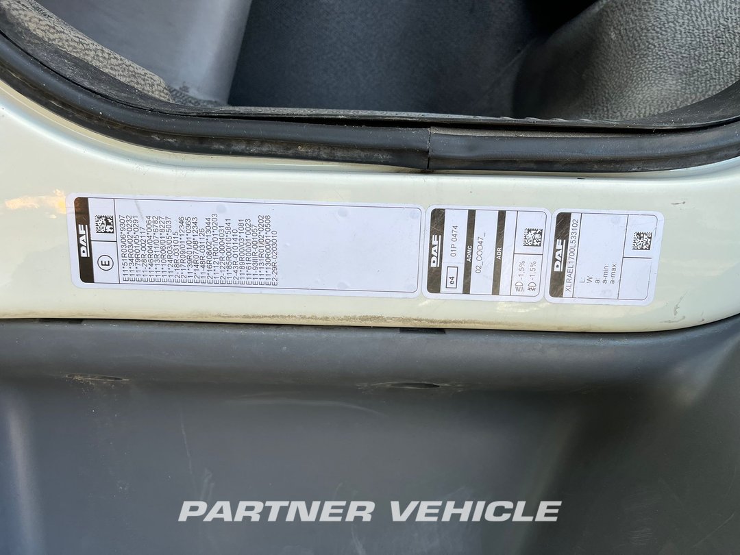 frontLeft : DAF LF 230 Kassebil