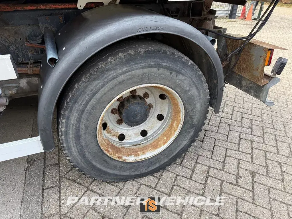 frontLeft : Iveco Eurocargo 120E180 barredora