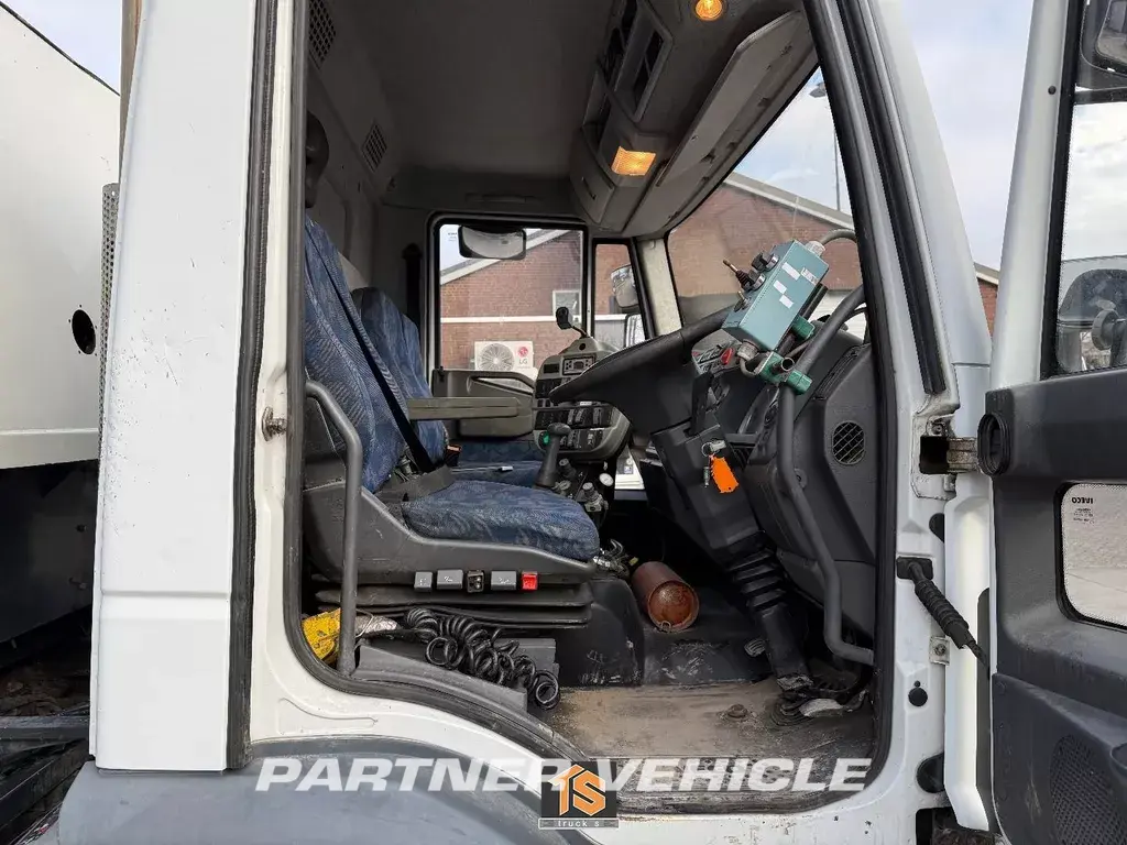 frontLeft : Iveco Eurocargo 120E180 barredora