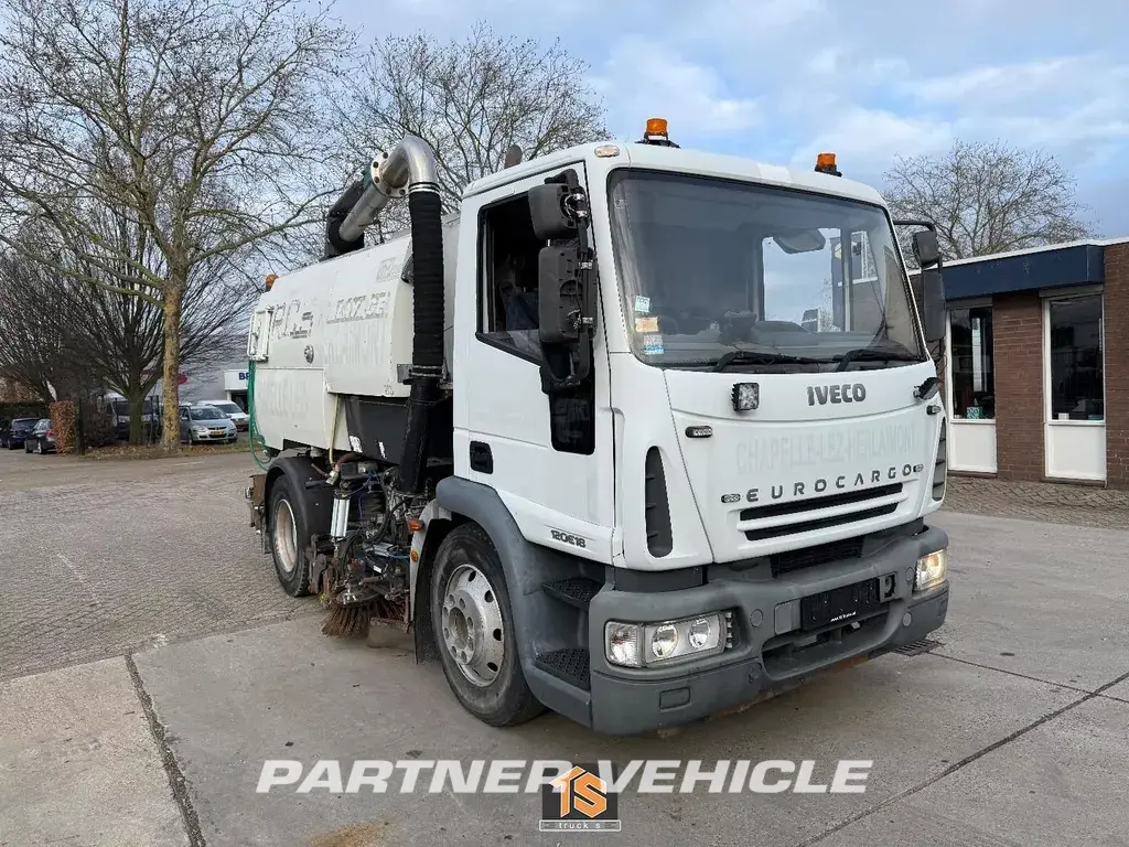 frontLeft : Iveco Eurocargo 120E180 barredora