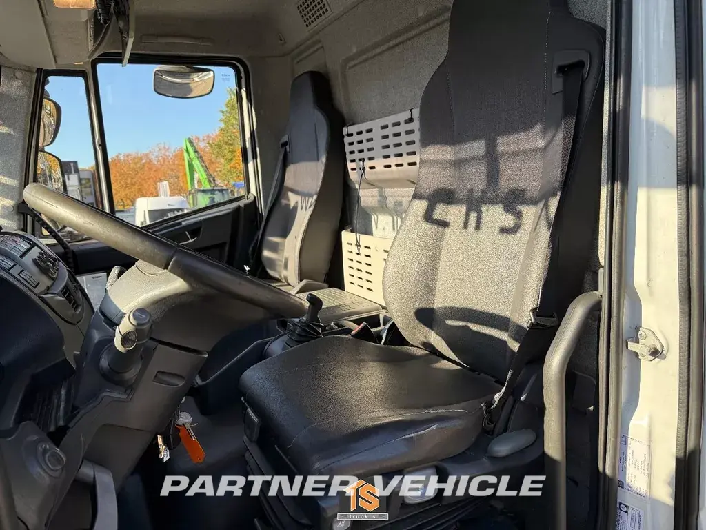 frontLeft : Iveco Eurocargo 120E180 воздушная платформа