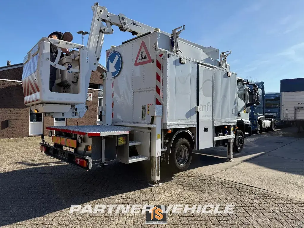 frontLeft : Iveco Eurocargo 120E180 воздушная платформа