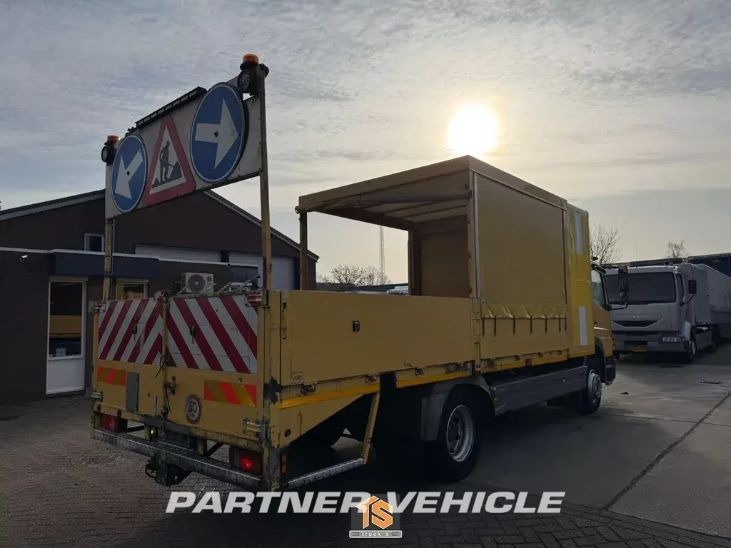 frontLeft : Mercedes Atego 1223 Camion Benne