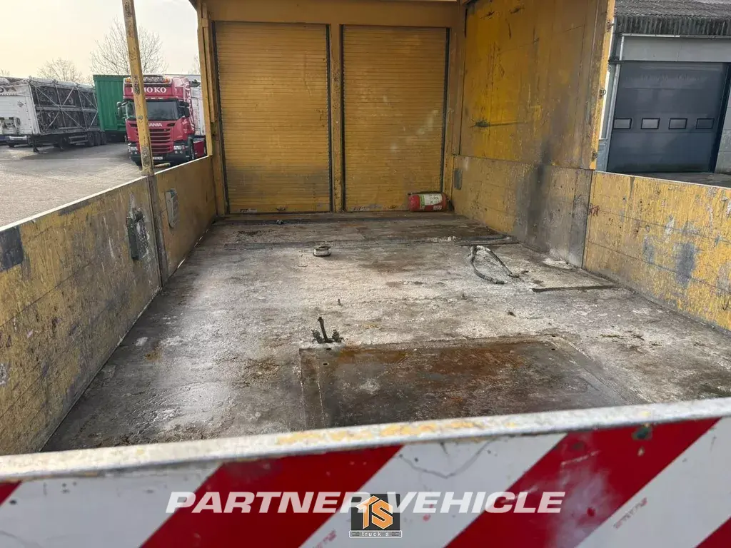 frontLeft : Mercedes Atego 1223 Camion Benne