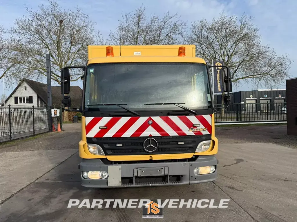 frontLeft : Mercedes Atego 1223 Camion Benne