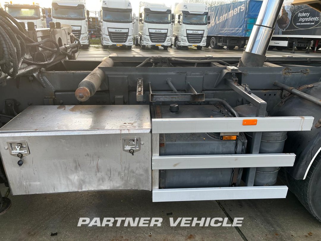 frontLeft : DAF CF75.360 Planbiler