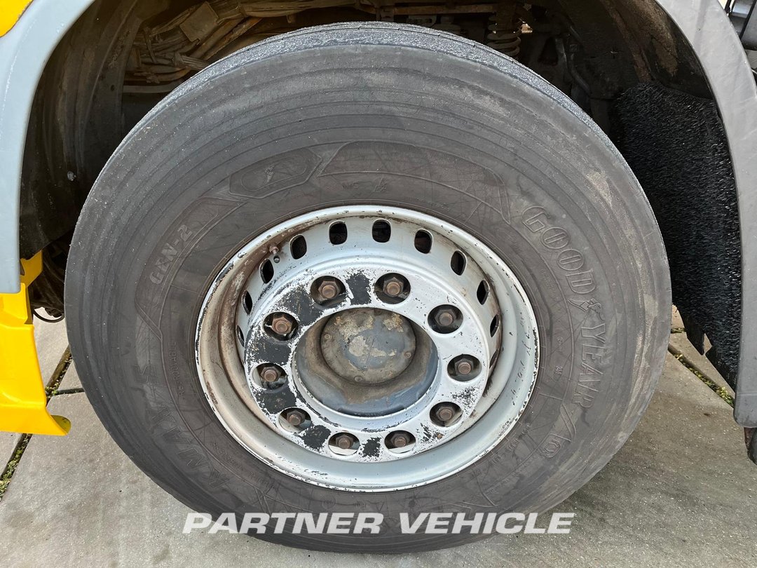 frontLeft : DAF CF75.360 Planbiler