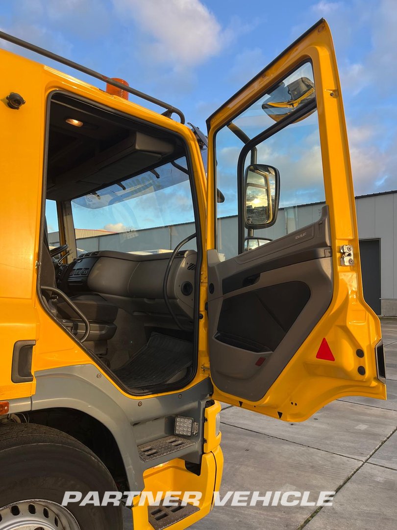 frontLeft : DAF CF75.360 Planbiler
