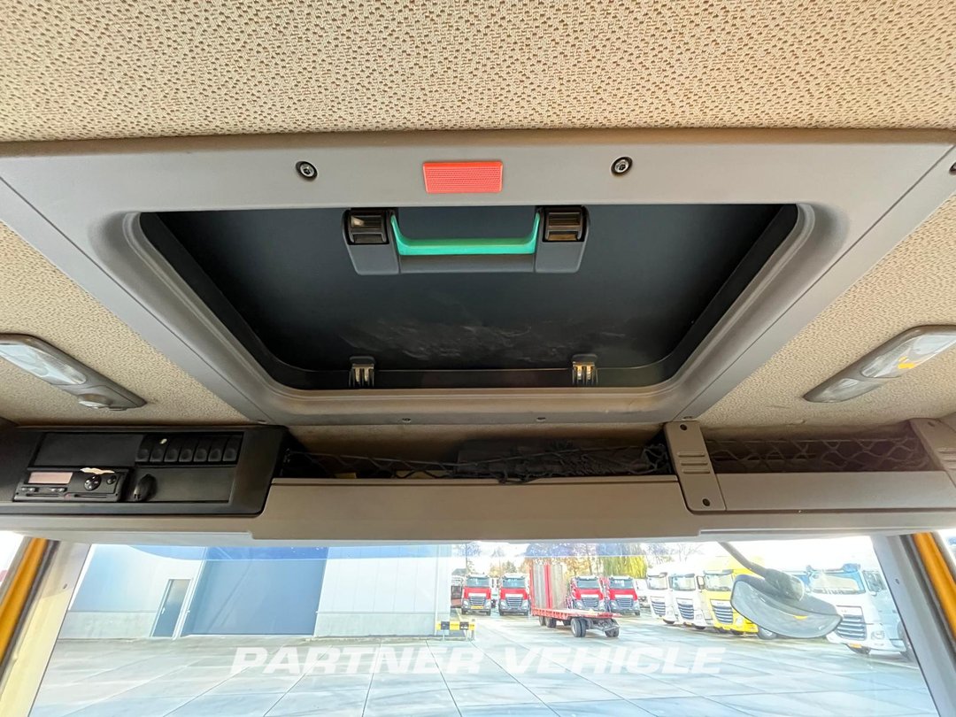 frontLeft : DAF CF75.360 Planbiler
