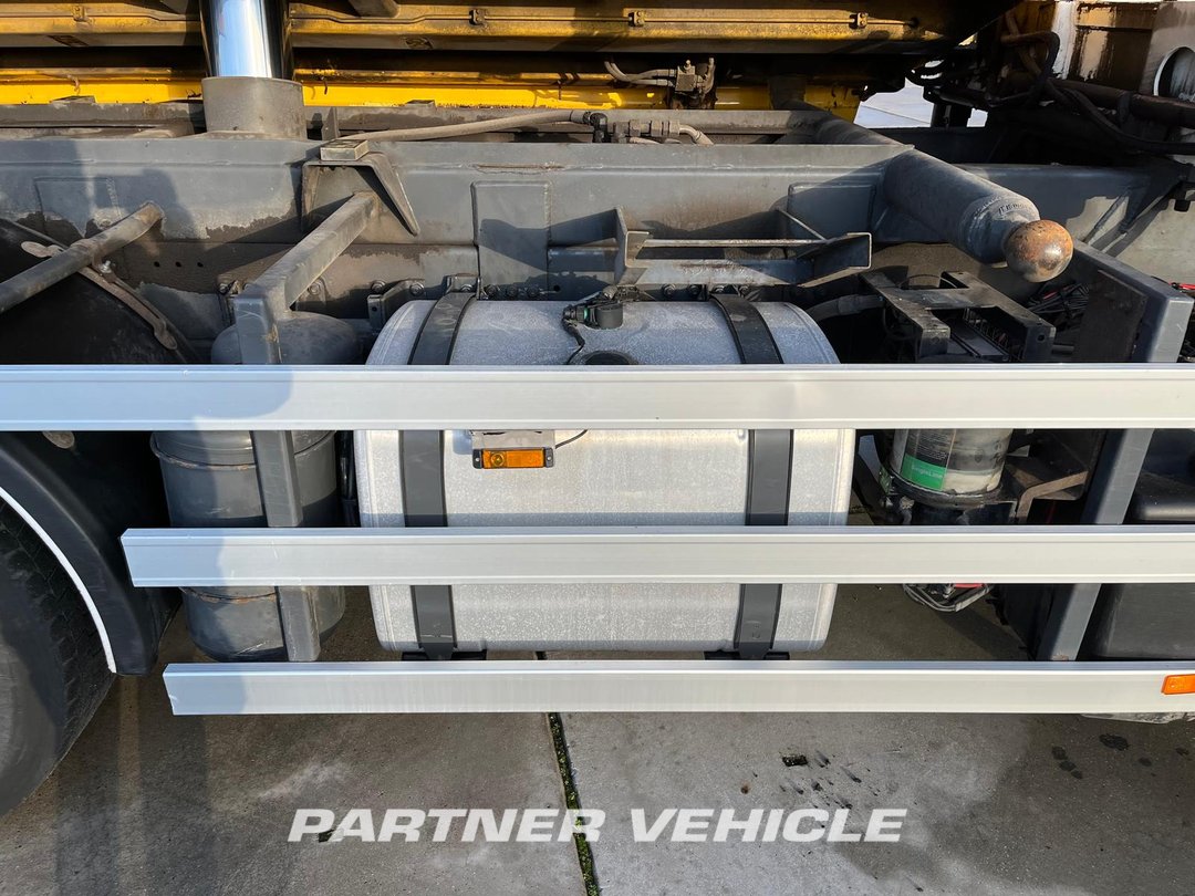 frontLeft : DAF CF75.360 Planbiler