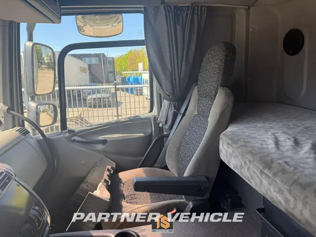 frontLeft : DAF CF85.460 Pianale camion