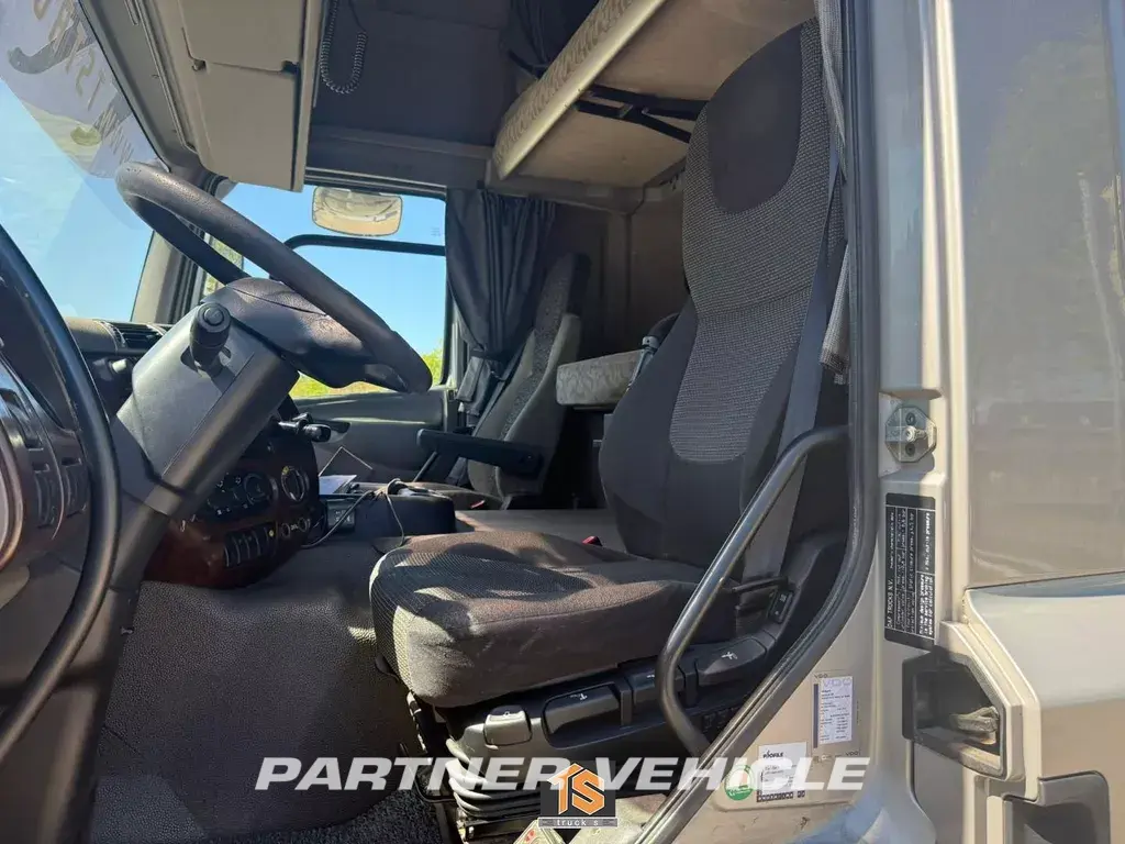 frontLeft : DAF CF85.460 Pianale camion