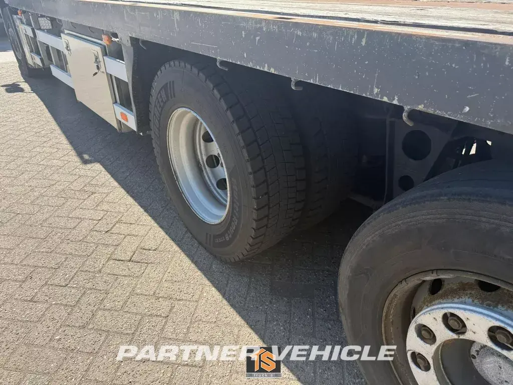 frontLeft : DAF CF85.460 Pianale camion