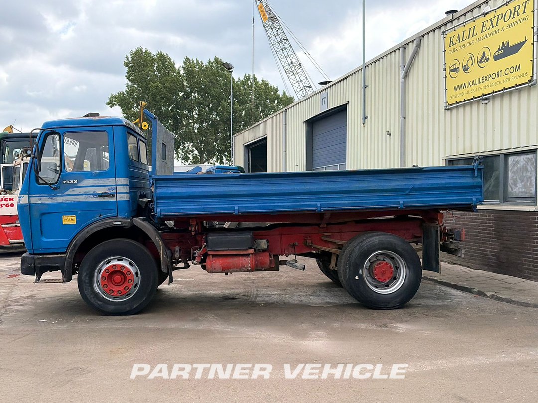 frontLeft : Mercedes 1922 Camion ribaltabile