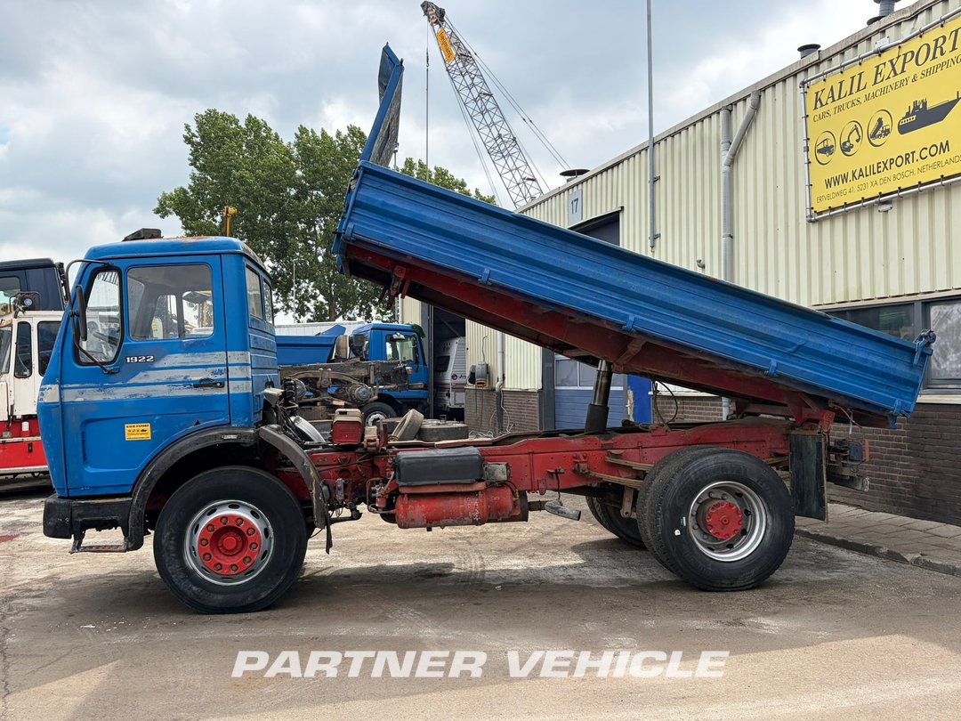 frontLeft : Mercedes 1922 Camion ribaltabile