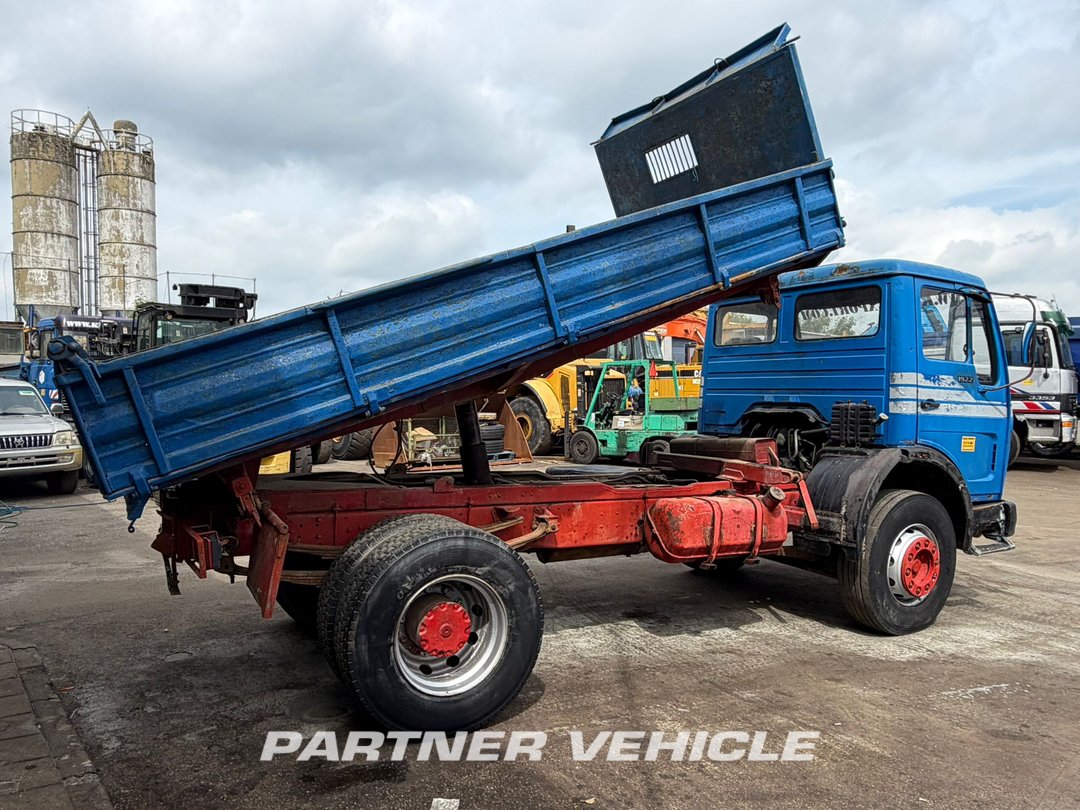 frontLeft : Mercedes 1922 Camion ribaltabile