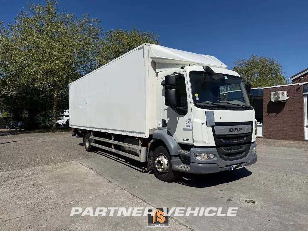 frontLeft : DAF LF 260 kassevogn