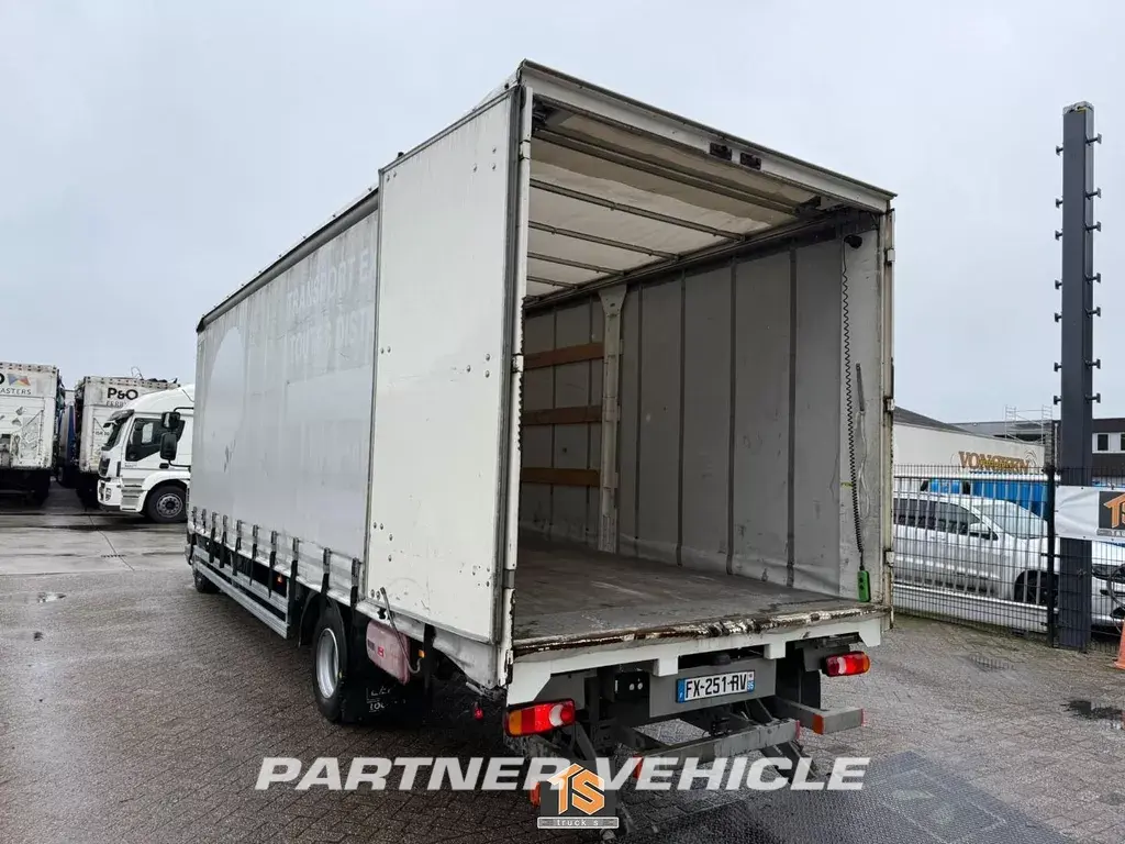 frontLeft : DAF LF 230 Gardin