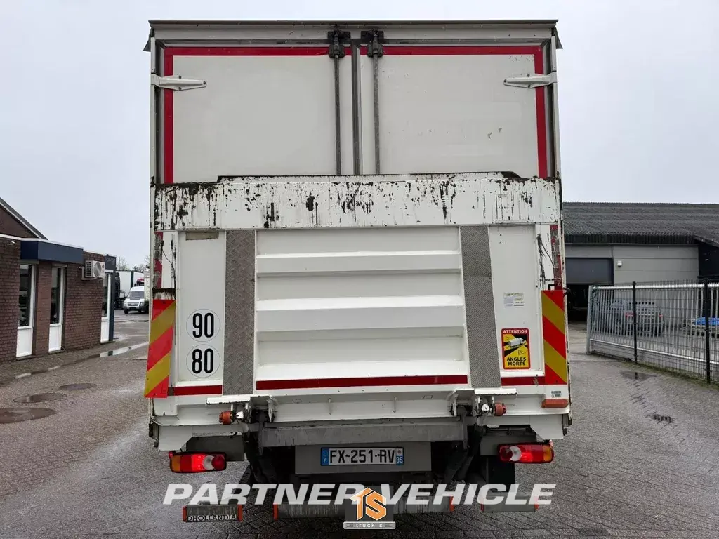 frontLeft : DAF LF 230 Gardin