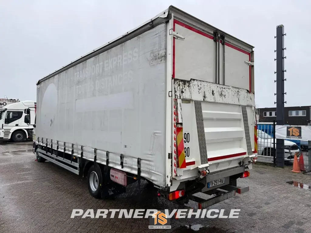 frontLeft : DAF LF 230 Gardin
