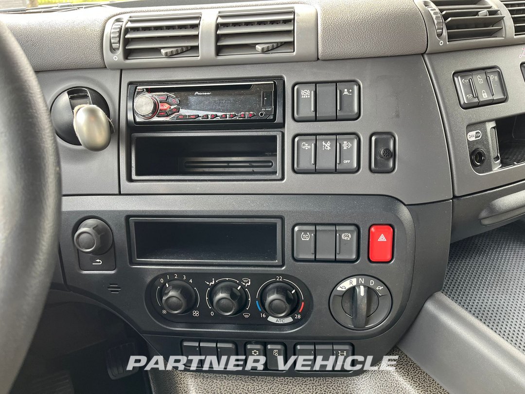 frontLeft : DAF CF 440 Тягач