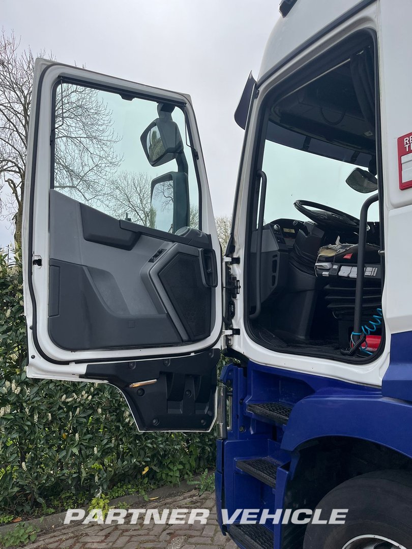 frontLeft : Renault T 430 Trækker