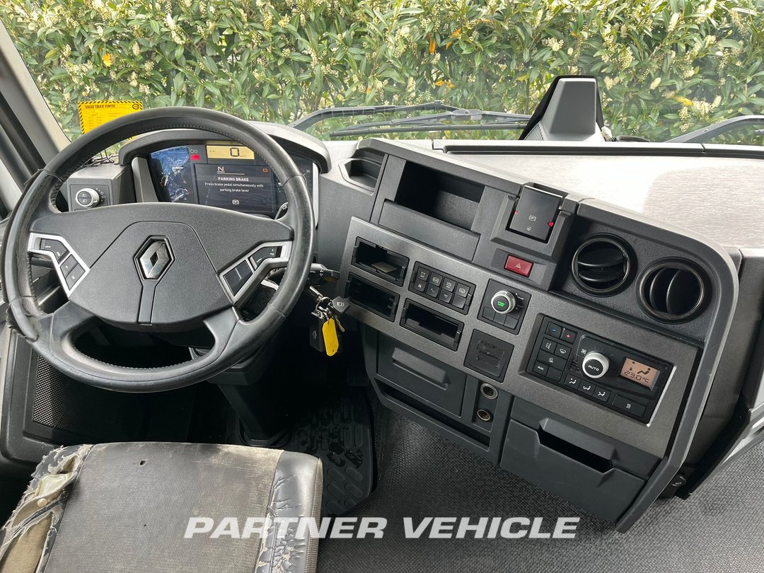 frontLeft : Renault T 430 Trækker