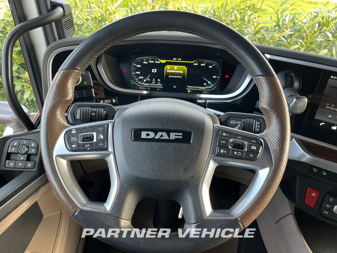 frontLeft : DAF XG+ 530 Trækker