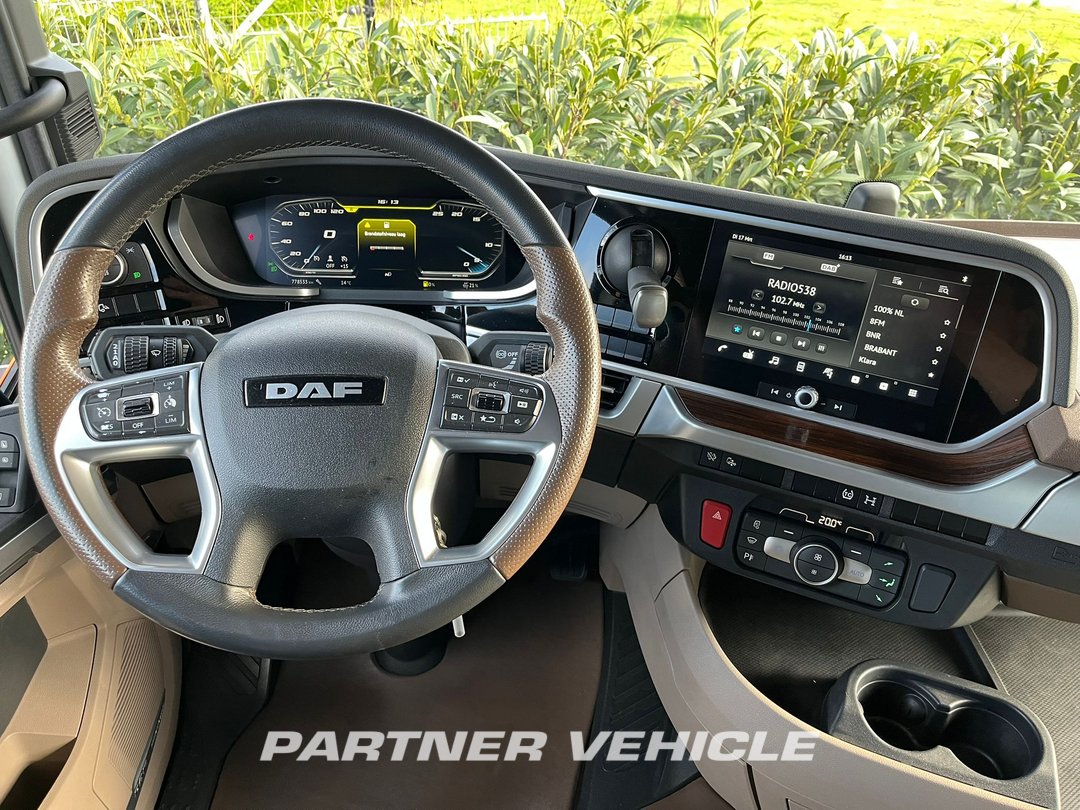 frontLeft : DAF XG+ 530 Trækker