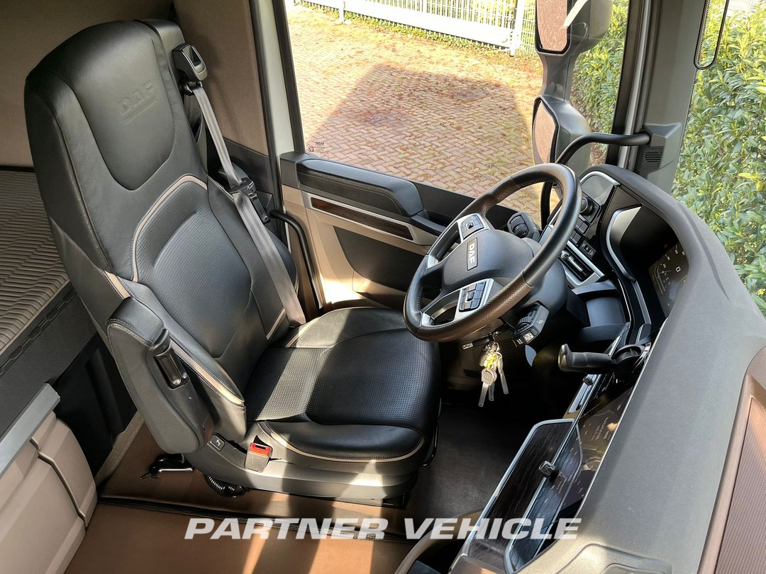 frontLeft : DAF XG+ 530 Trækker