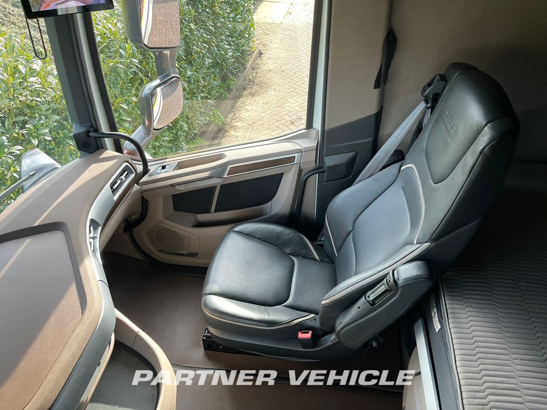 frontLeft : DAF XG+ 530 Trækker