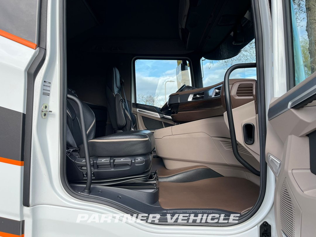 frontLeft : DAF XG+ 530 Trækker
