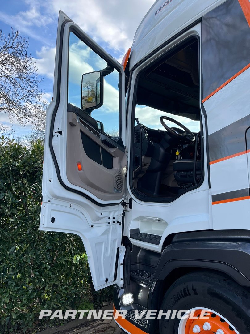 frontLeft : DAF XG+ 530 Trækker