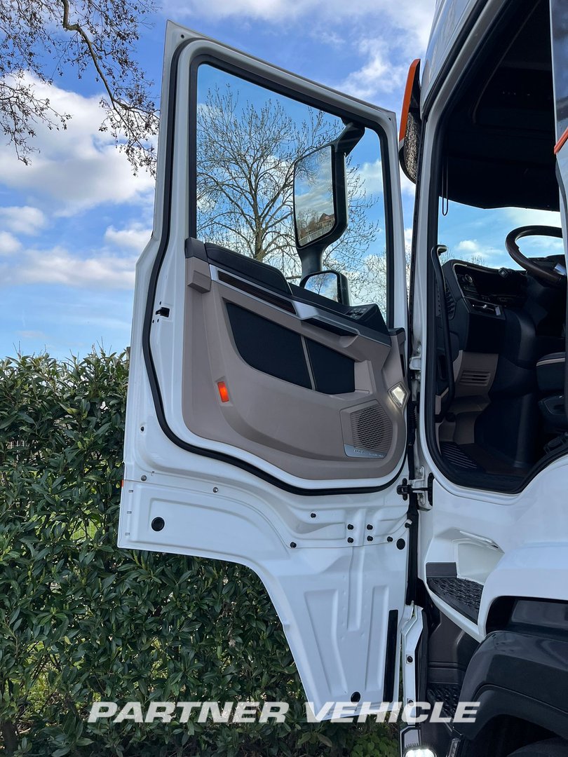 frontLeft : DAF XG+ 530 Trækker