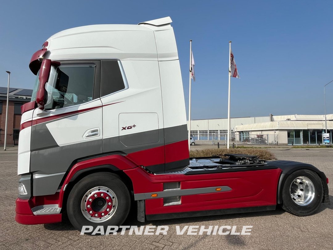 frontLeft : DAF XG+ 530 sattelzugmaschine