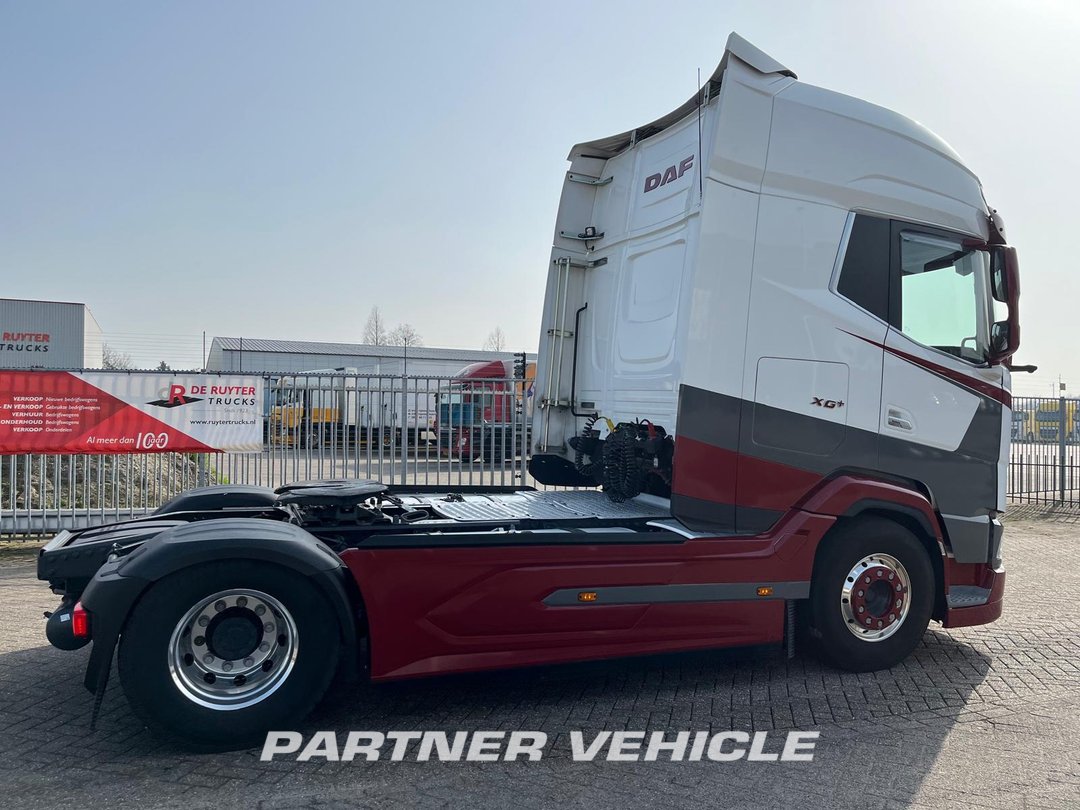 frontLeft : DAF XG+ 530 sattelzugmaschine