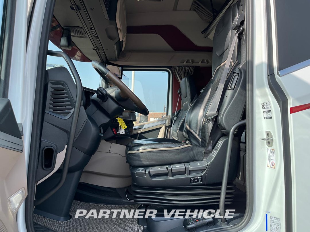 frontLeft : DAF XG+ 530 sattelzugmaschine