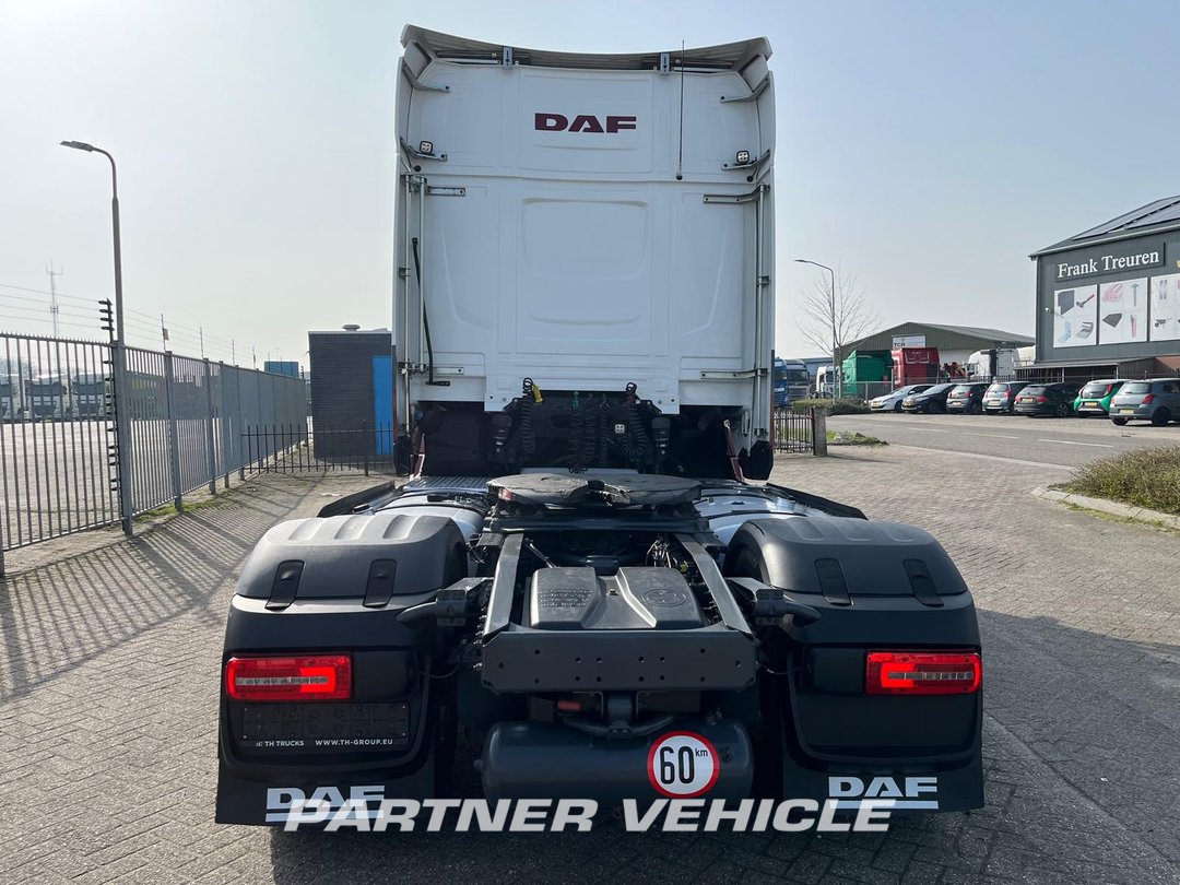 frontLeft : DAF XG+ 530 sattelzugmaschine
