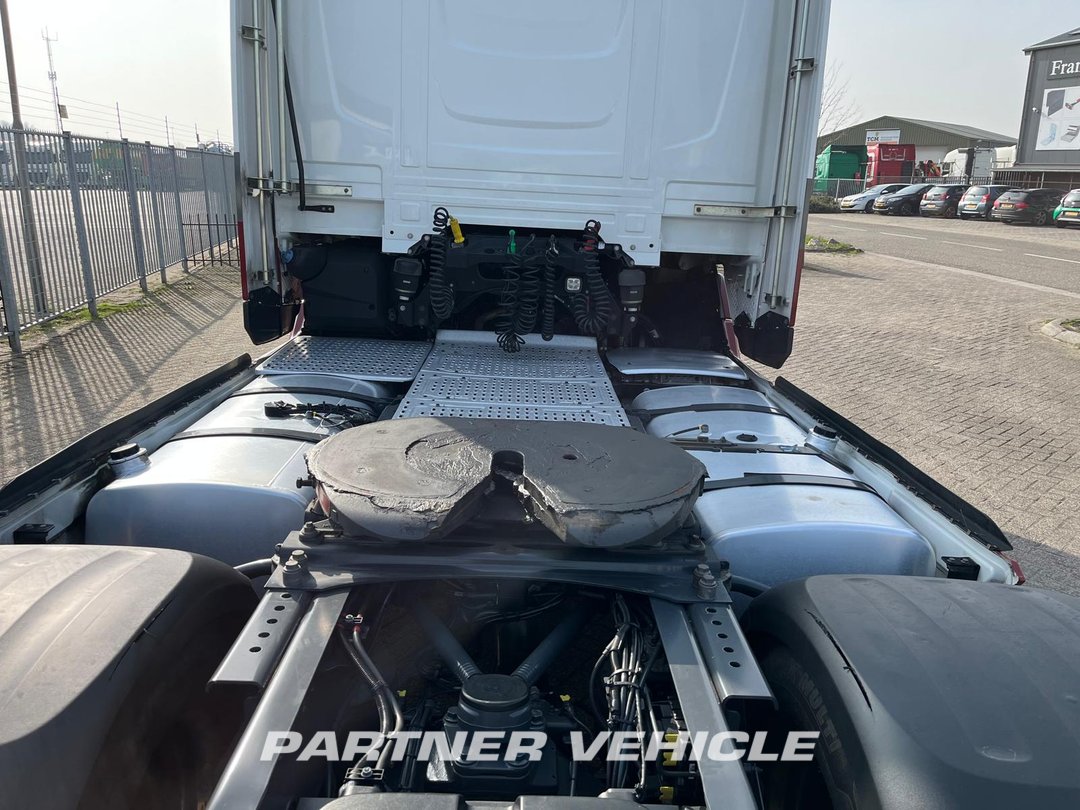 frontLeft : DAF XG+ 530 sattelzugmaschine