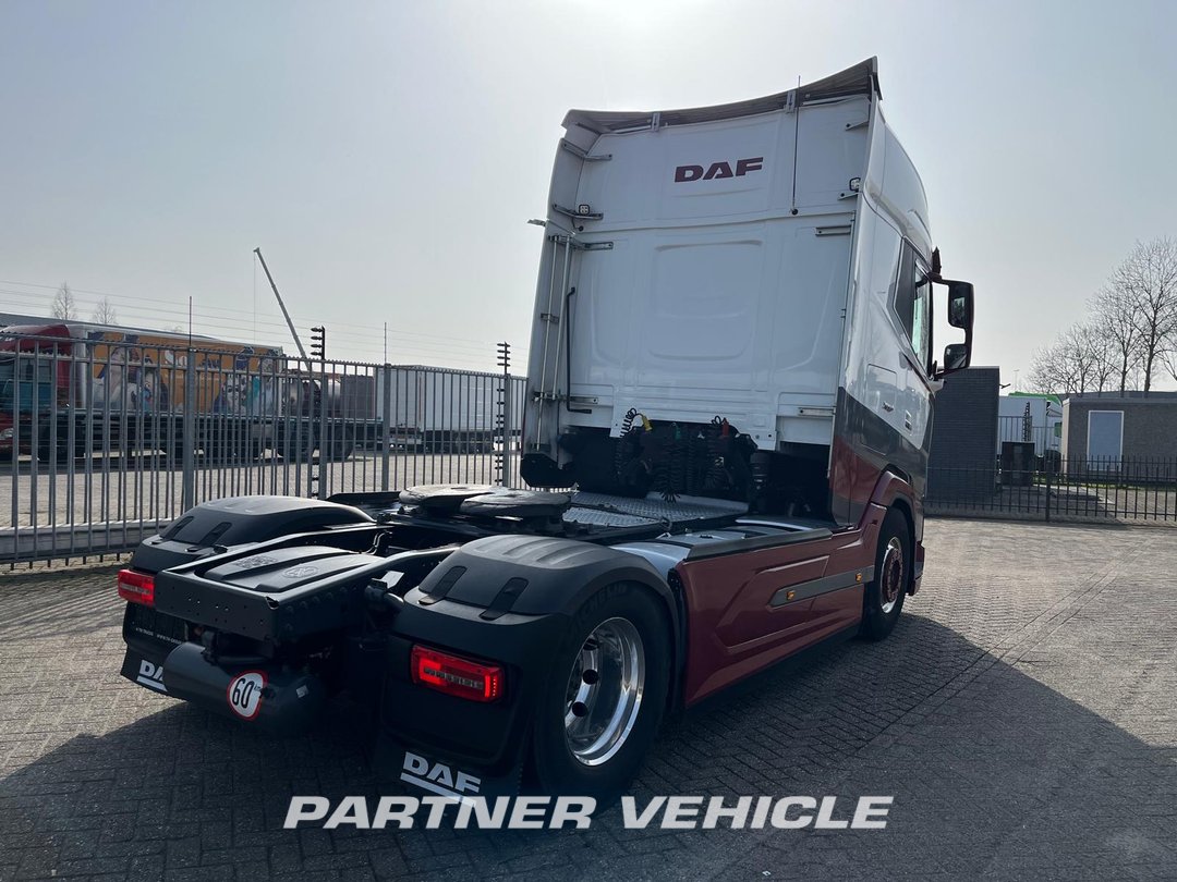 frontLeft : DAF XG+ 530 sattelzugmaschine