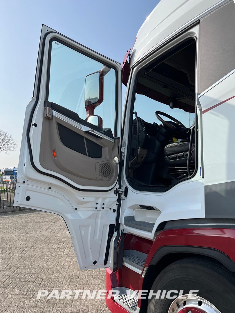 frontLeft : DAF XG+ 530 sattelzugmaschine