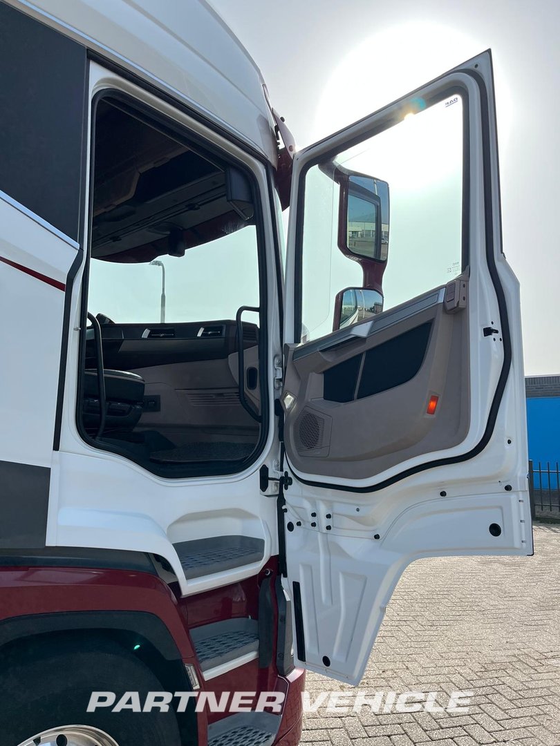 frontLeft : DAF XG+ 530 sattelzugmaschine