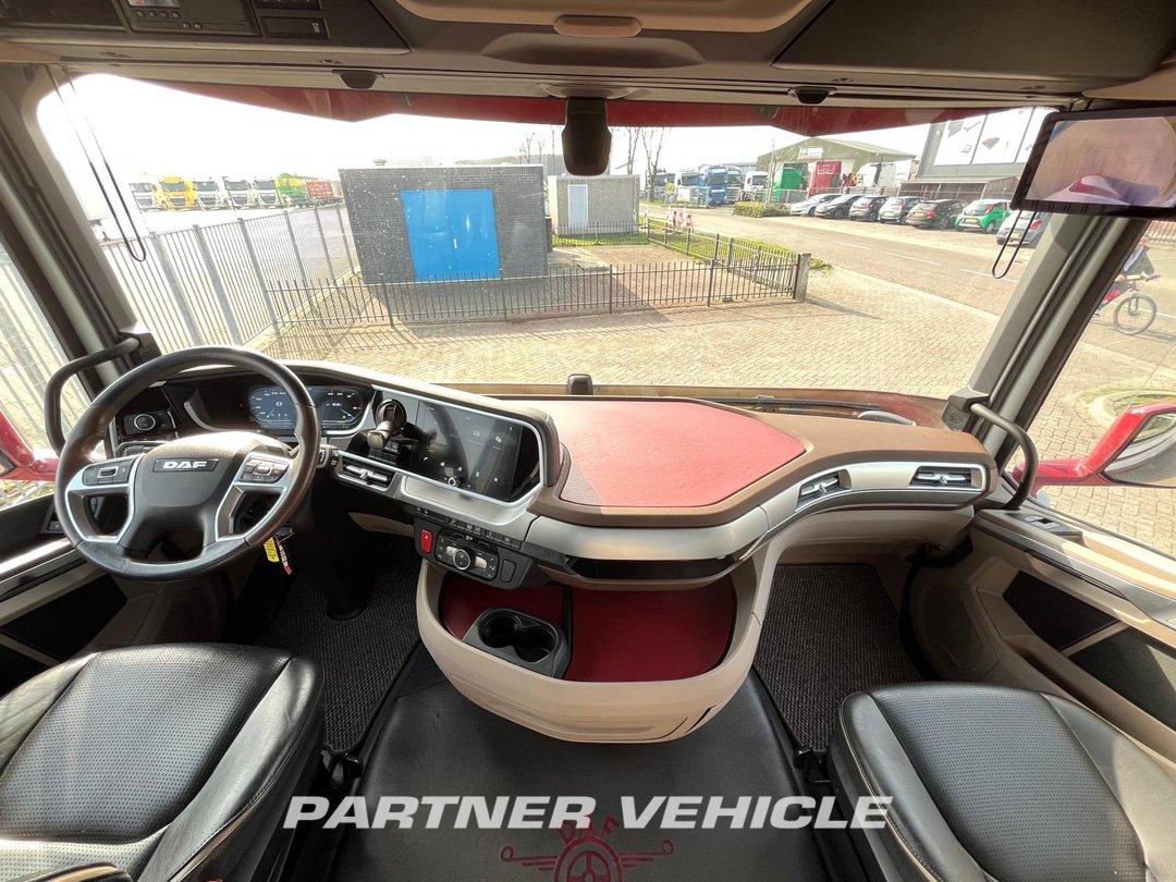 frontLeft : DAF XG+ 530 sattelzugmaschine