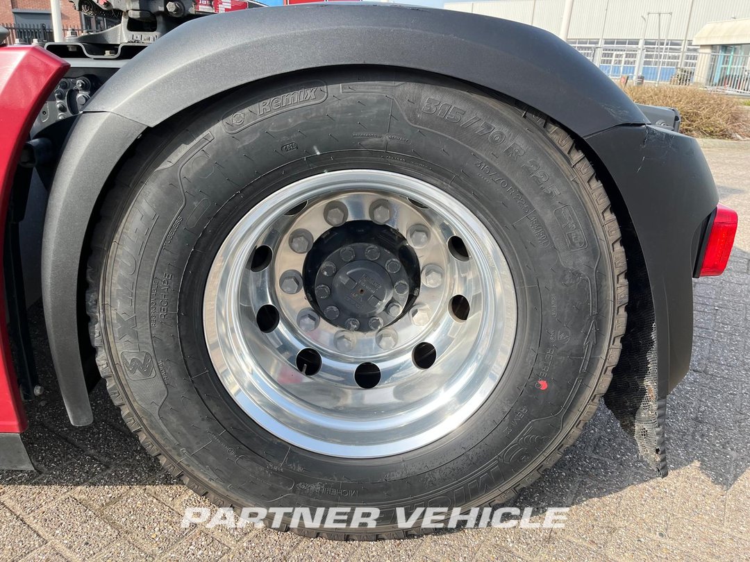 frontLeft : DAF XG+ 530 sattelzugmaschine